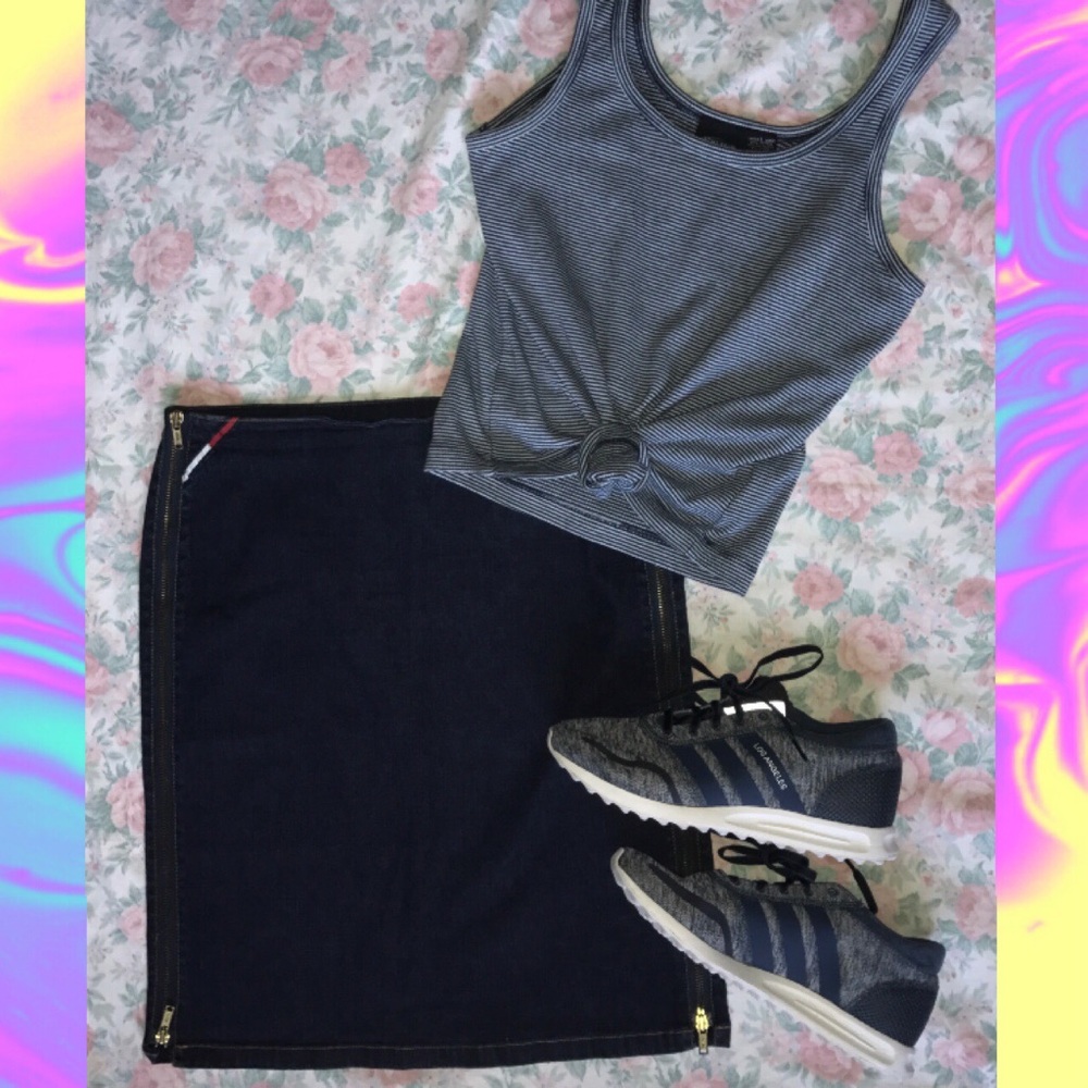 Amazing vintage Tommy Hilfiger denim skirt, size 5